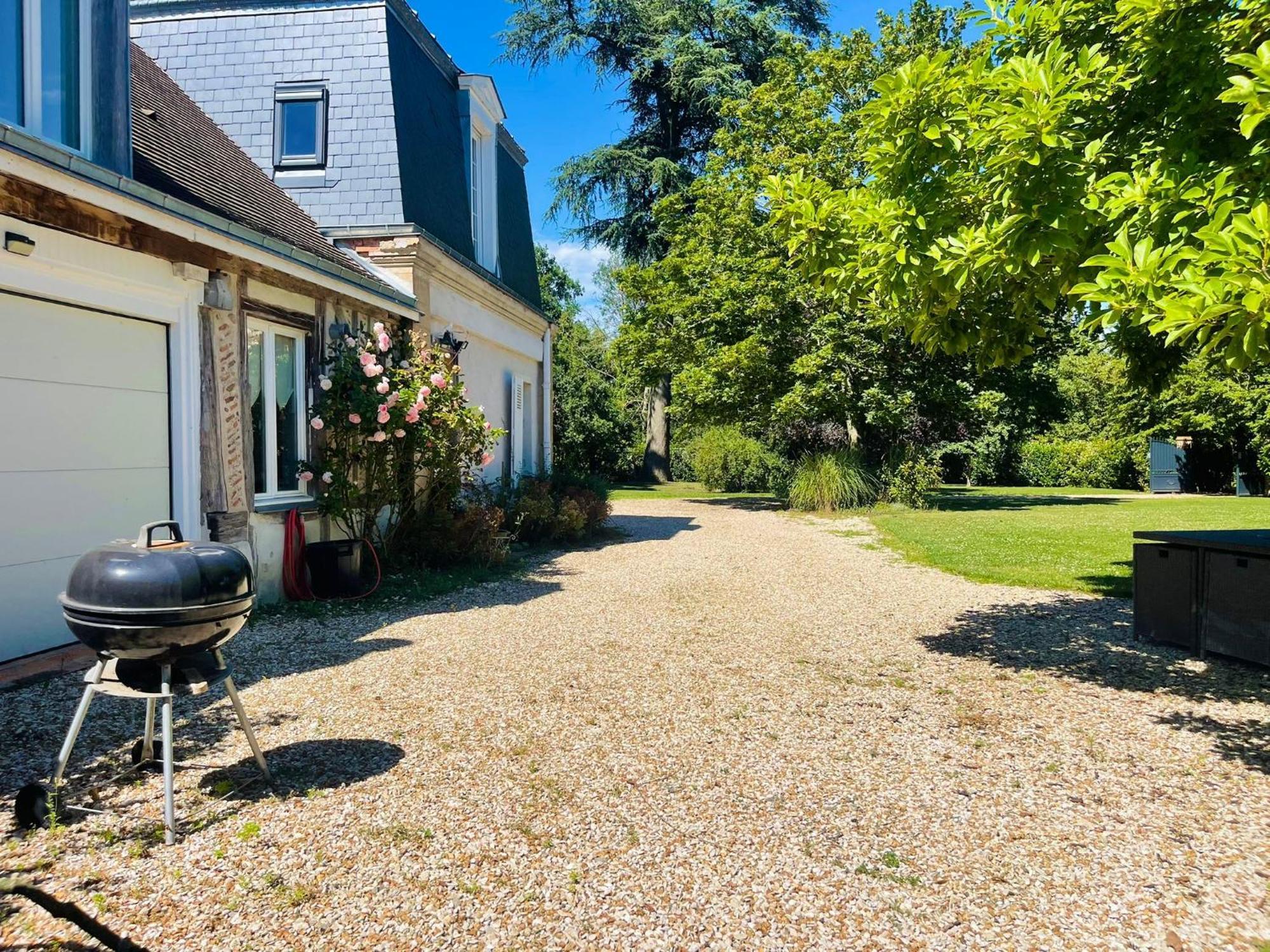 Maison Chaleureuse De 4 A 12 Personnes Neuville-aux-Bois Екстериор снимка