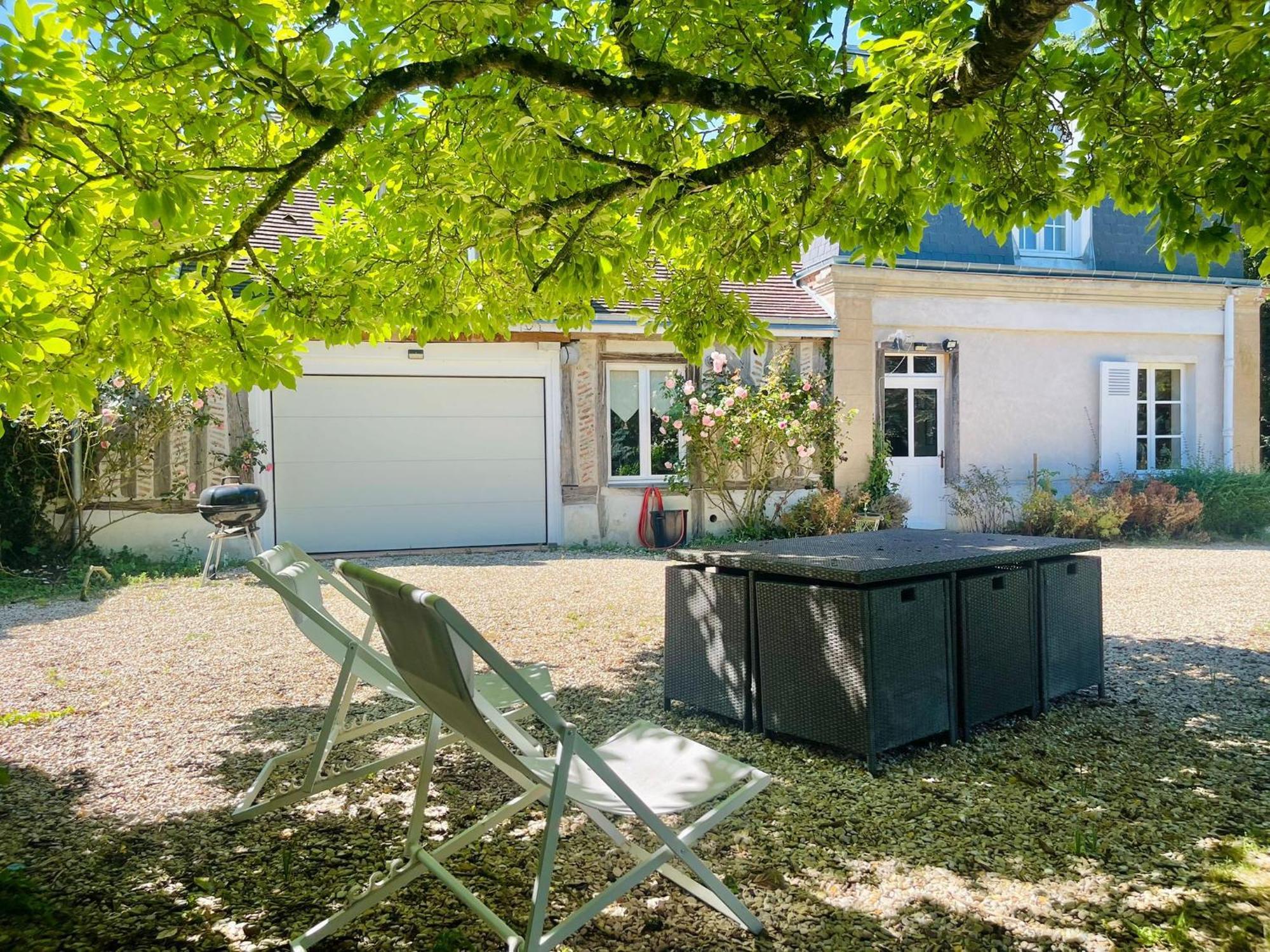 Maison Chaleureuse De 4 A 12 Personnes Neuville-aux-Bois Екстериор снимка