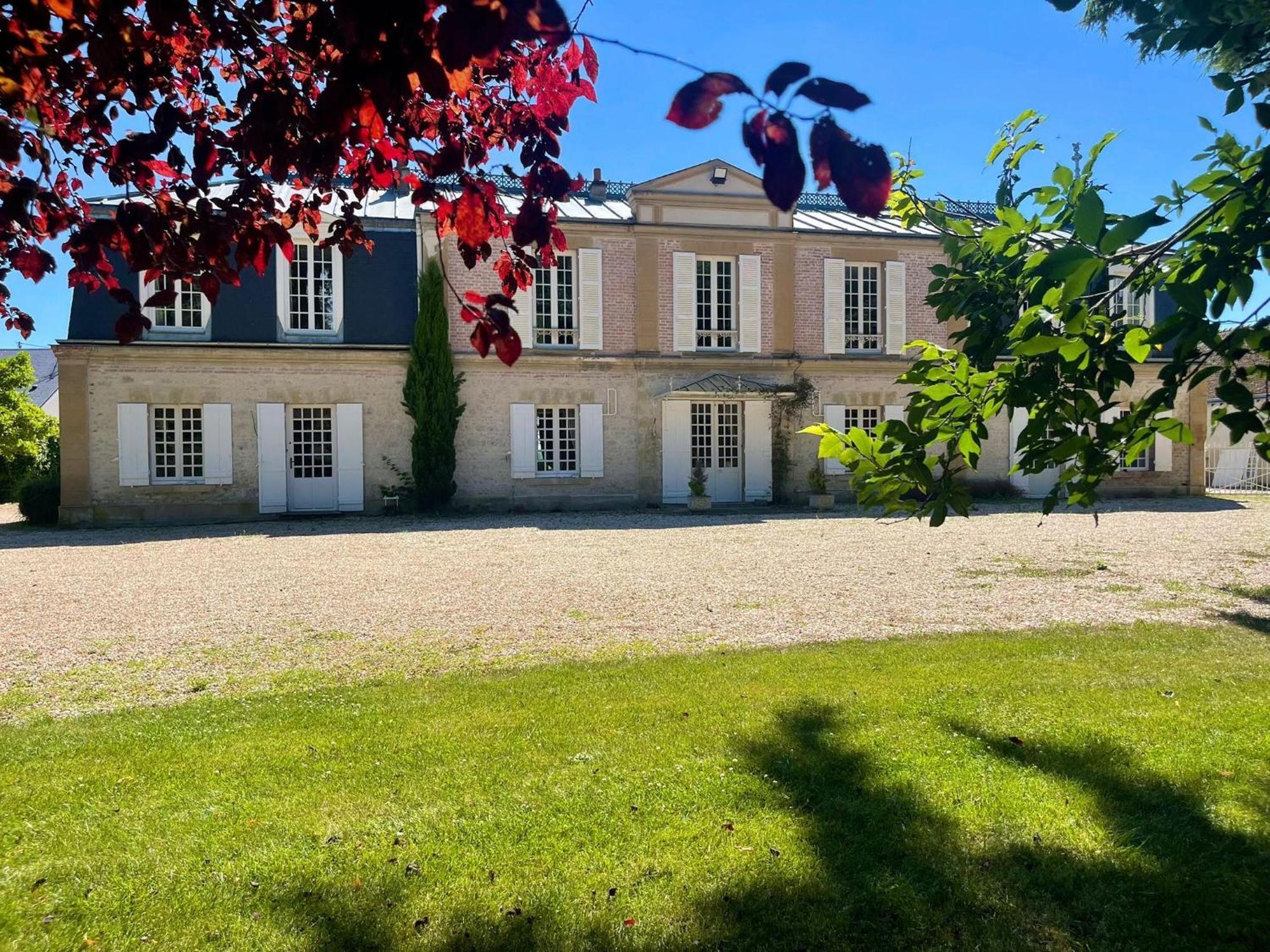 Maison Chaleureuse De 4 A 12 Personnes Neuville-aux-Bois Екстериор снимка